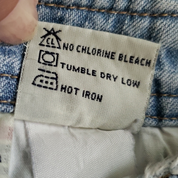 Denim micro mini skirt light-wash Y2K low rise - Picture 11 of 11